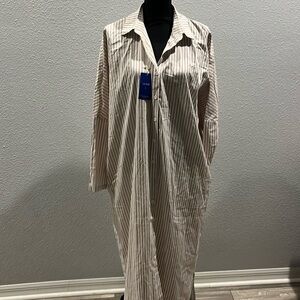 Size large white and tan striped dress with pockets